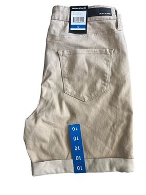 DKNY Jean comfort Stretch Beige Shorts 
Neutral Tan
Size 10